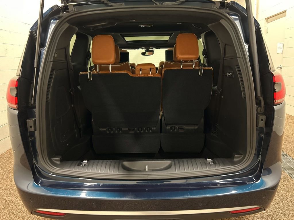 Used 2024 Chrysler Pacifica Pinnacle w/ Trailer Tow Group image 15