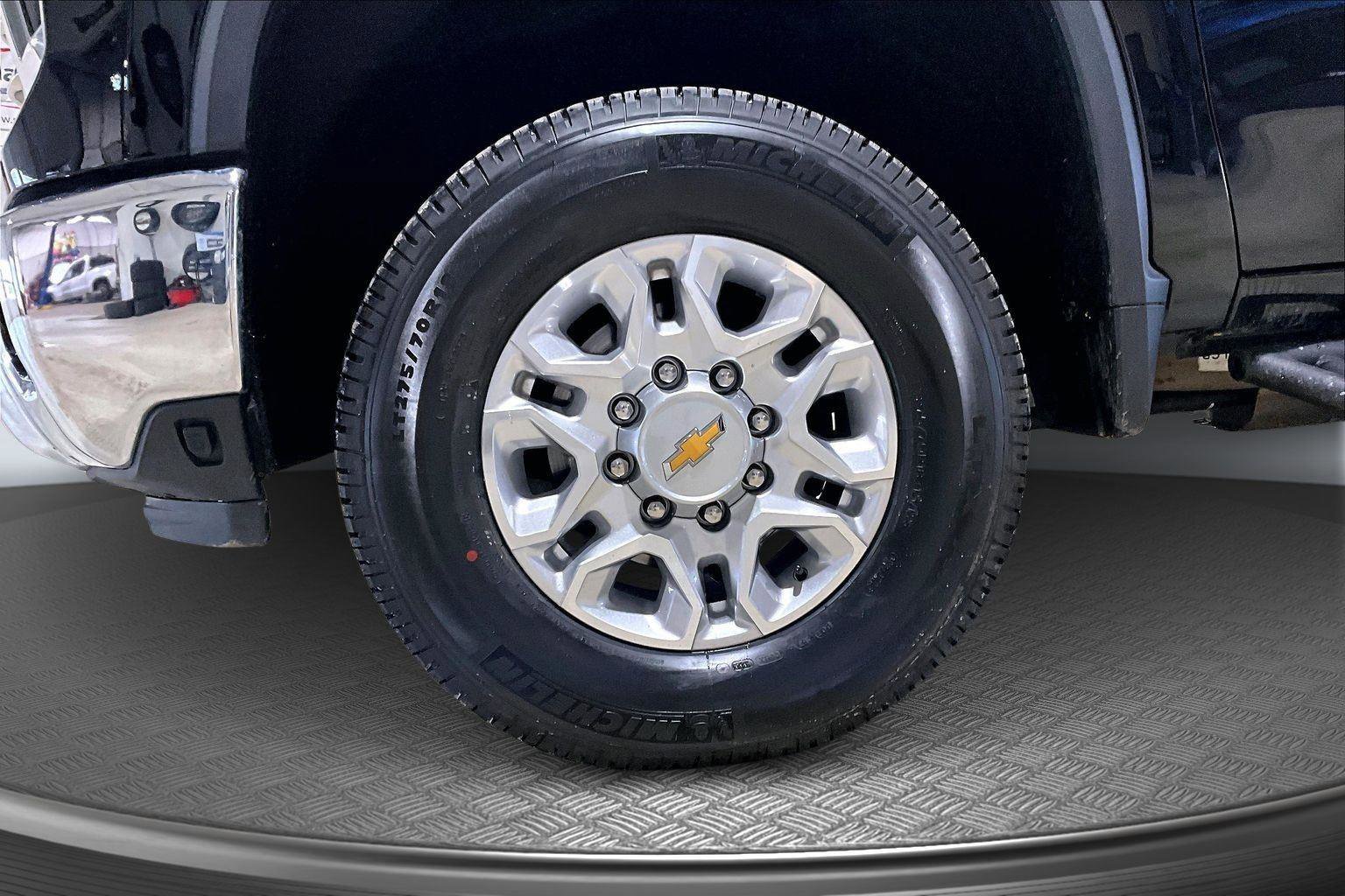 Used 2024 Chevrolet Silverado 2500 LTZ w/ LTZ Convenience Package image 11