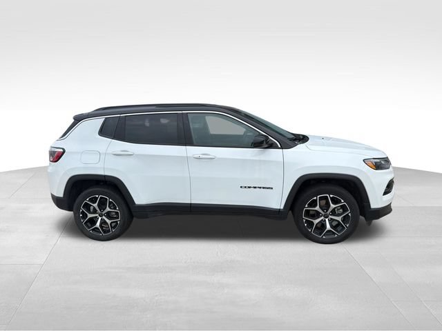 Used 2025 Jeep Compass Limited AWD/4WD image 4