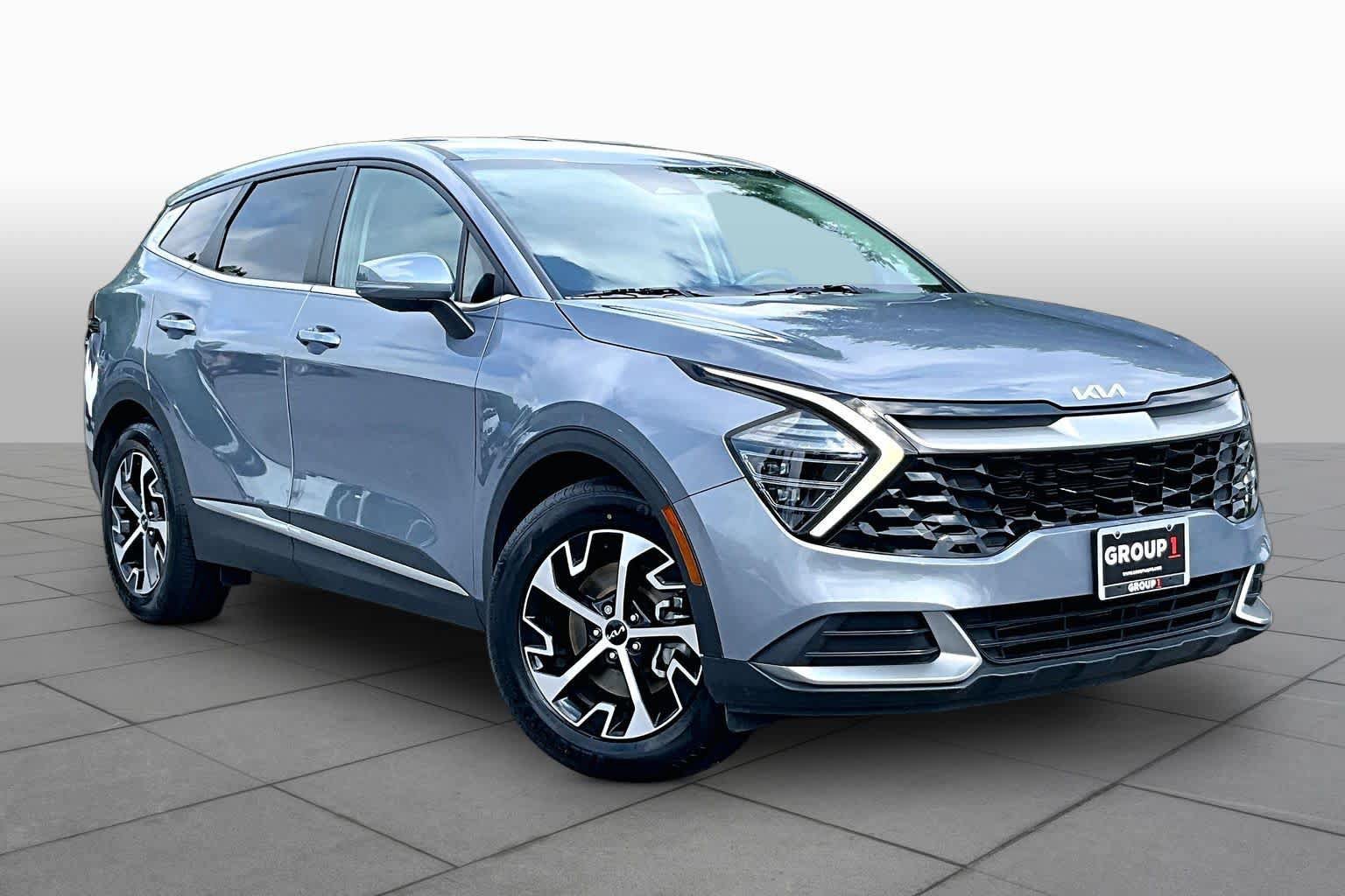 Used 2024 Kia Sportage EX FWD image 3