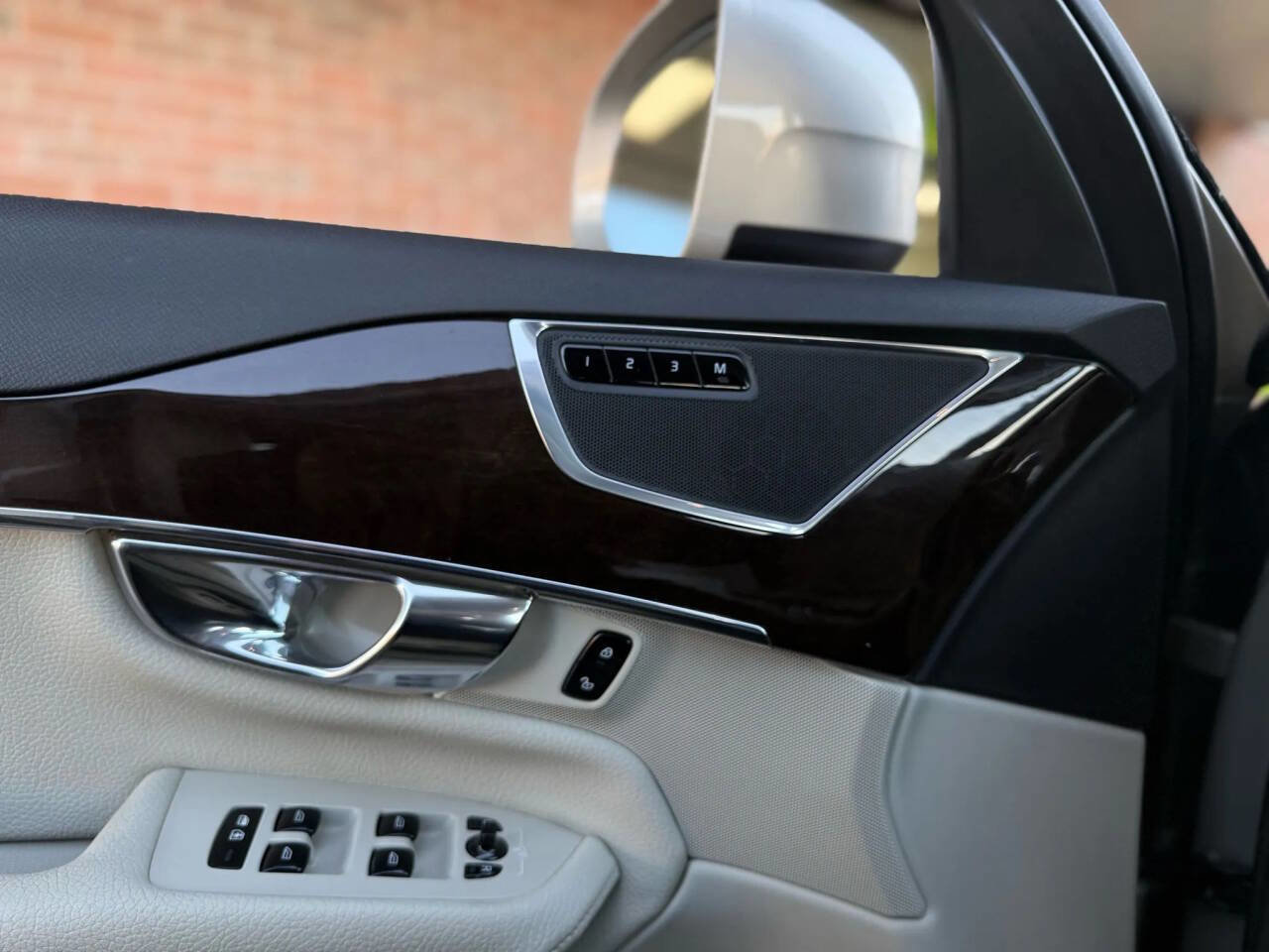 Used 2016 Volvo XC90 T6 Momentum w/ Momentum Plus Package image 24