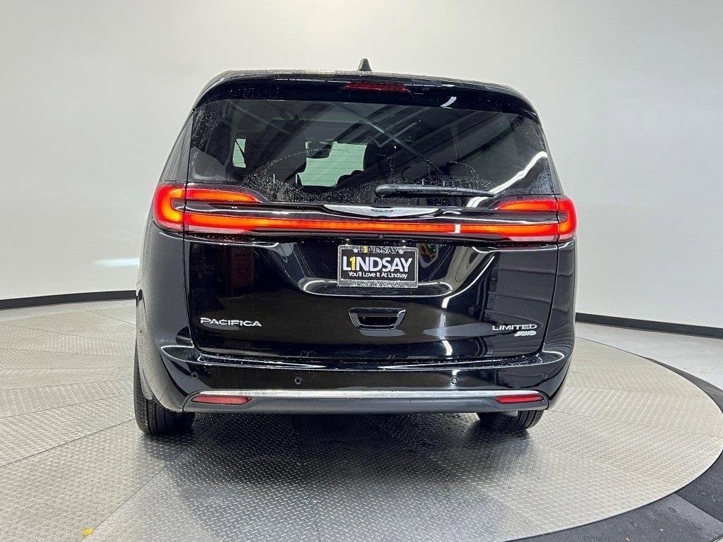 Used 2024 Chrysler Pacifica Limited image 6