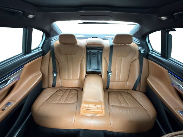 Used 2020 BMW 750i xDrive w/ Executive Package AWD/4WD image 16