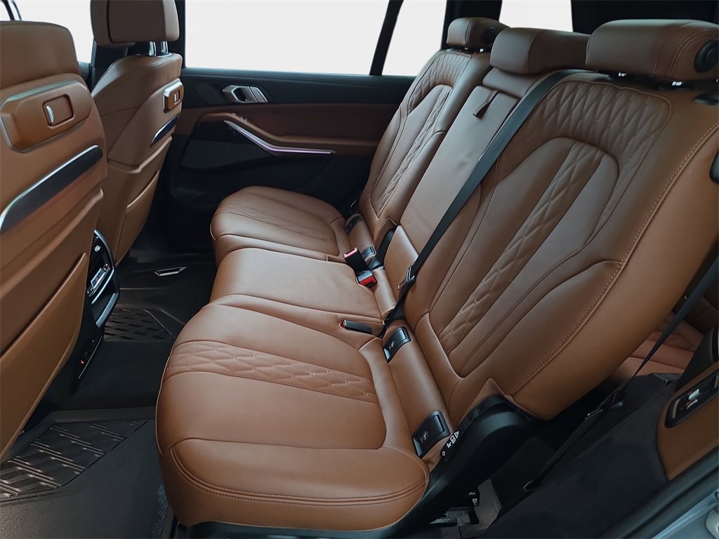 Used 2025 BMW X7 M60i w/ Executive Package image 17