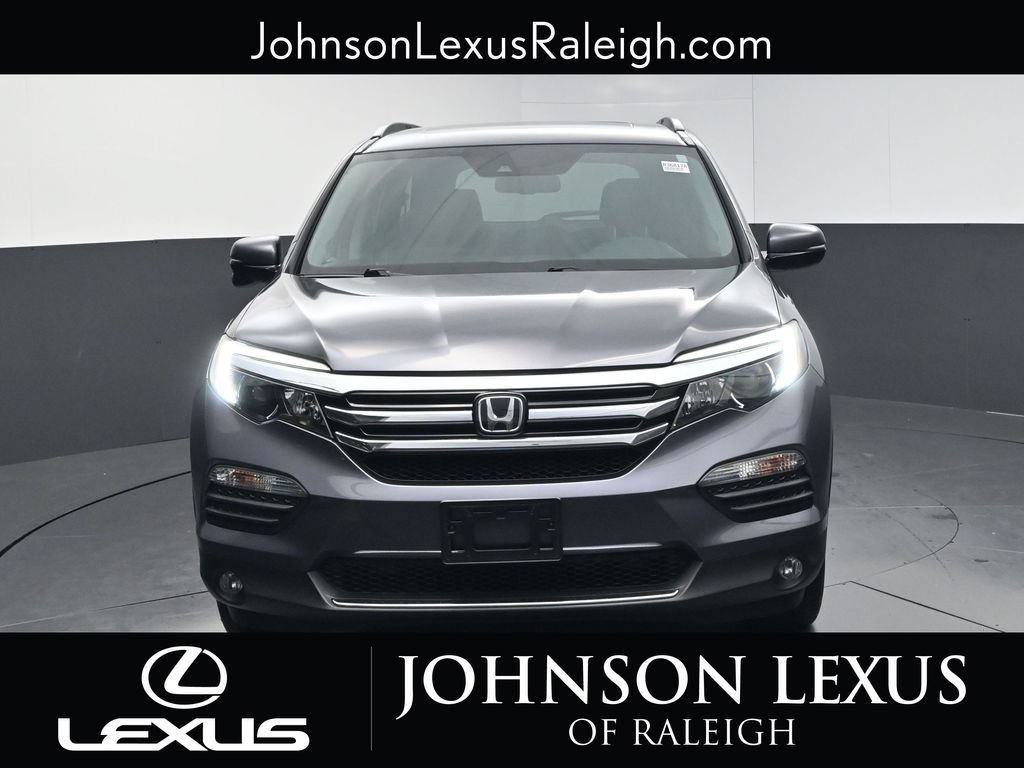 Used 2017 Honda Pilot Touring image 4