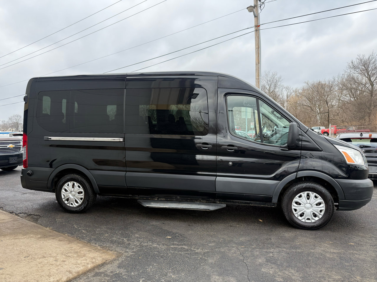 Used 2017 Ford Transit 350 XLT image 6