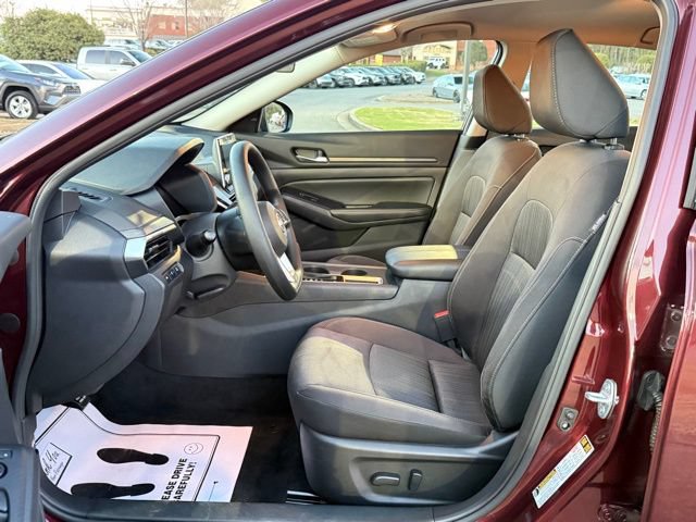 Used 2025 Nissan Altima 2.5 SV FWD image 12