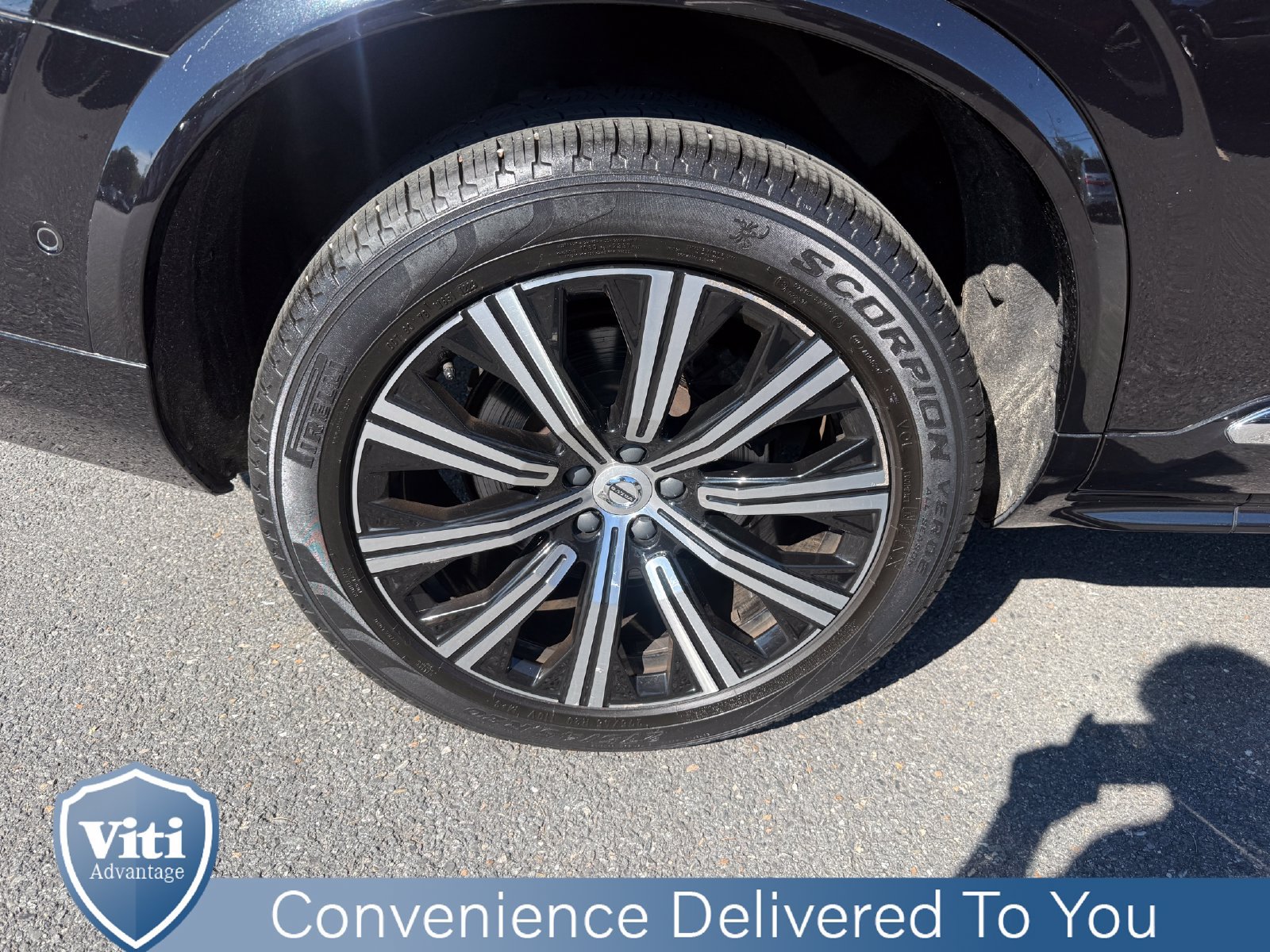 Certified 2023 Volvo XC90 B6 Plus AWD/4WD image 13