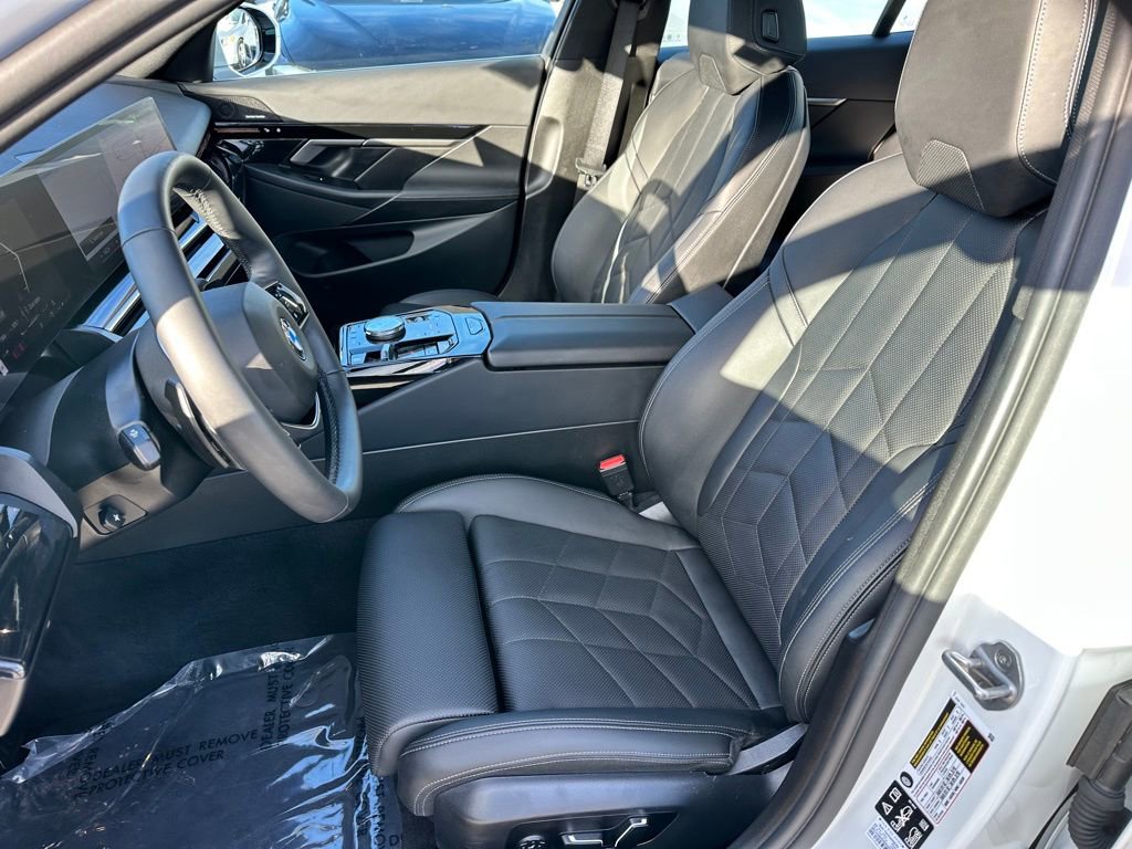 Used 2025 BMW 530i xDrive 530i xDrive w/ Premium Package image 17