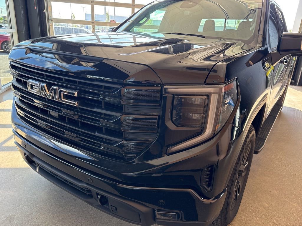 Used 2025 GMC Sierra 1500 Elevation w/ Elevation Premium Package AWD/4WD image 5