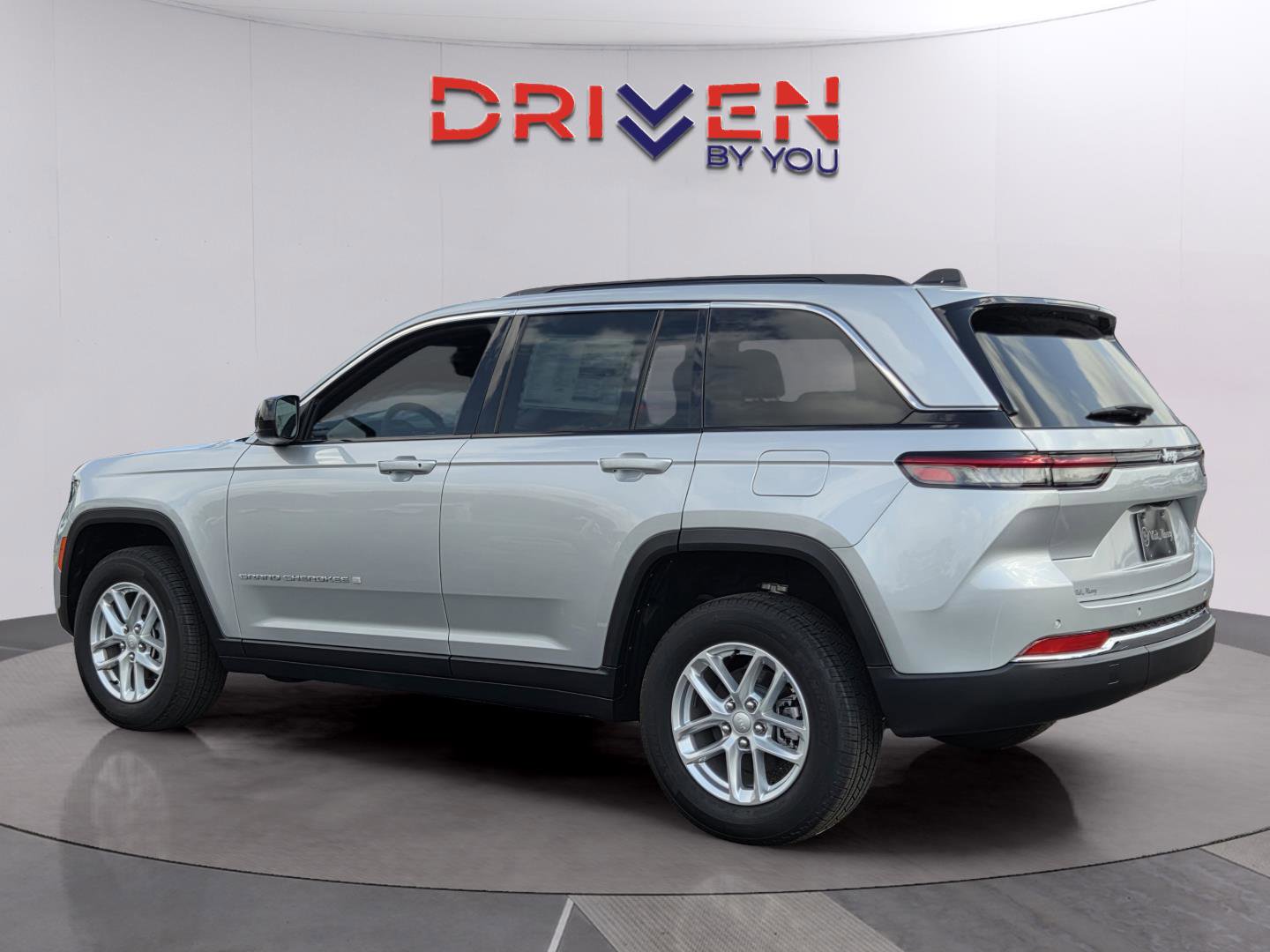 New 2025 Jeep Grand Cherokee Laredo X w/ Luxury Tech Group I image 3