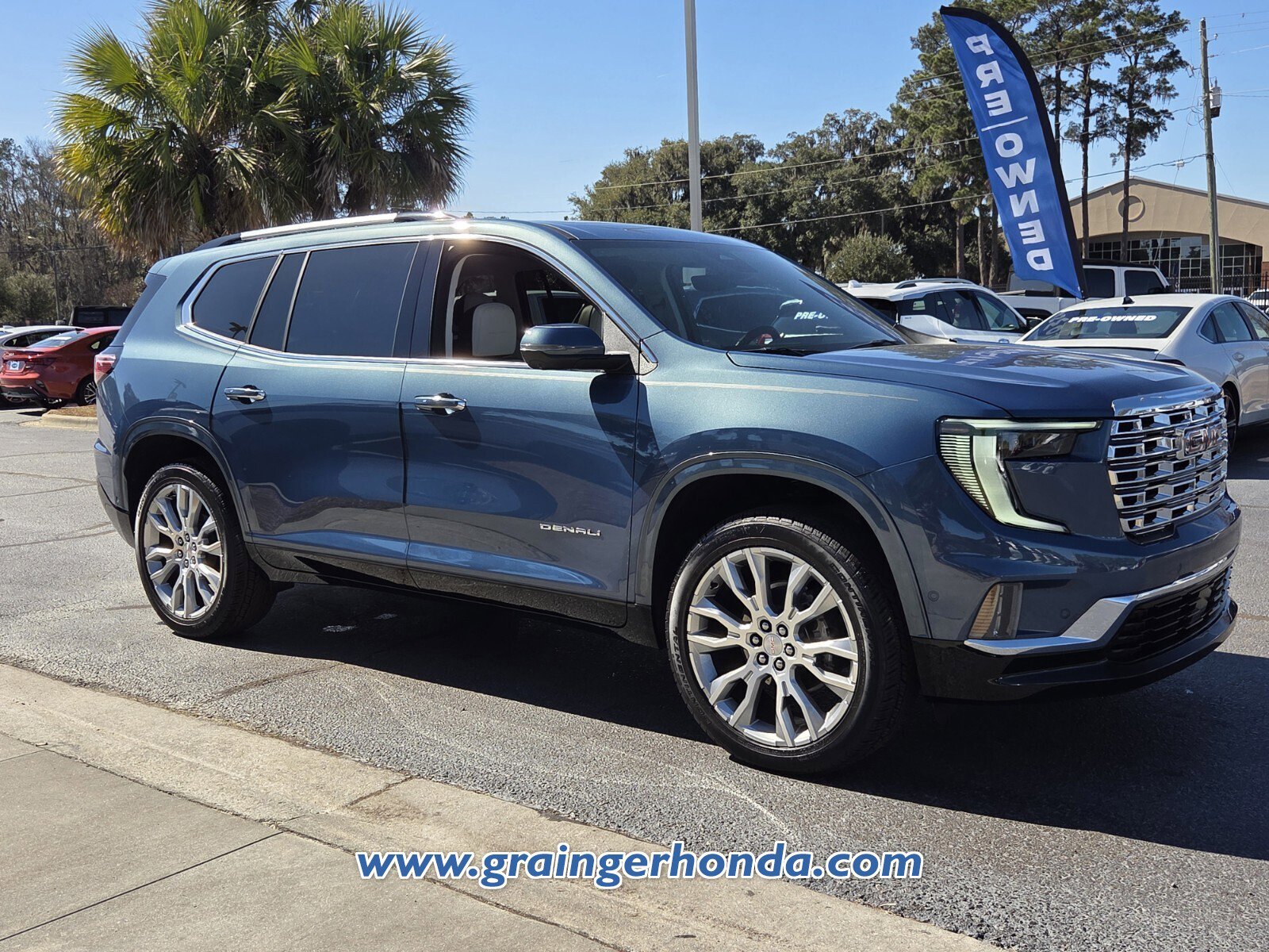 Used 2024 GMC Acadia Denali w/ Super Cruise Package image 3