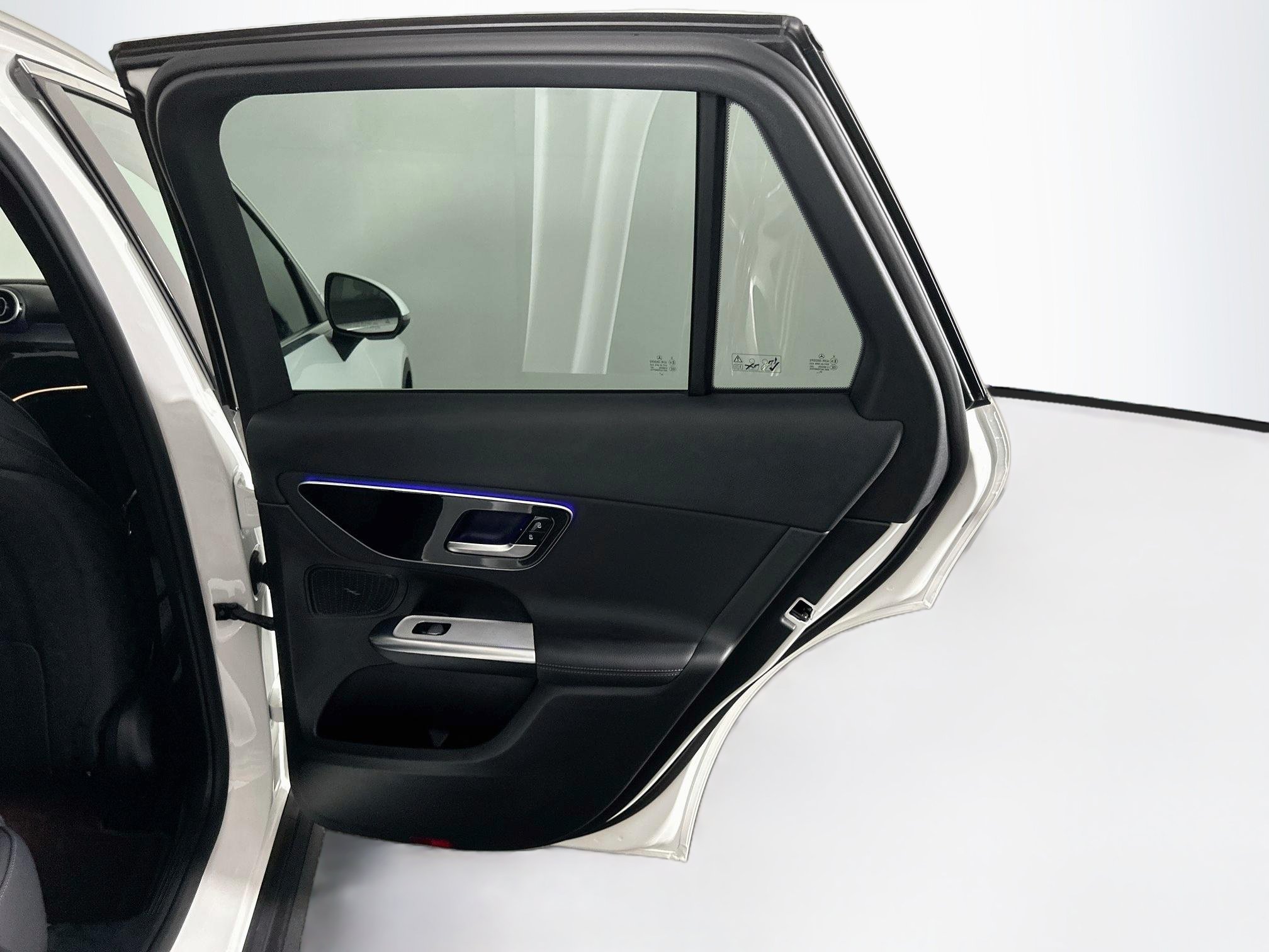 Used 2025 Mercedes-Benz GLC 300 image 31
