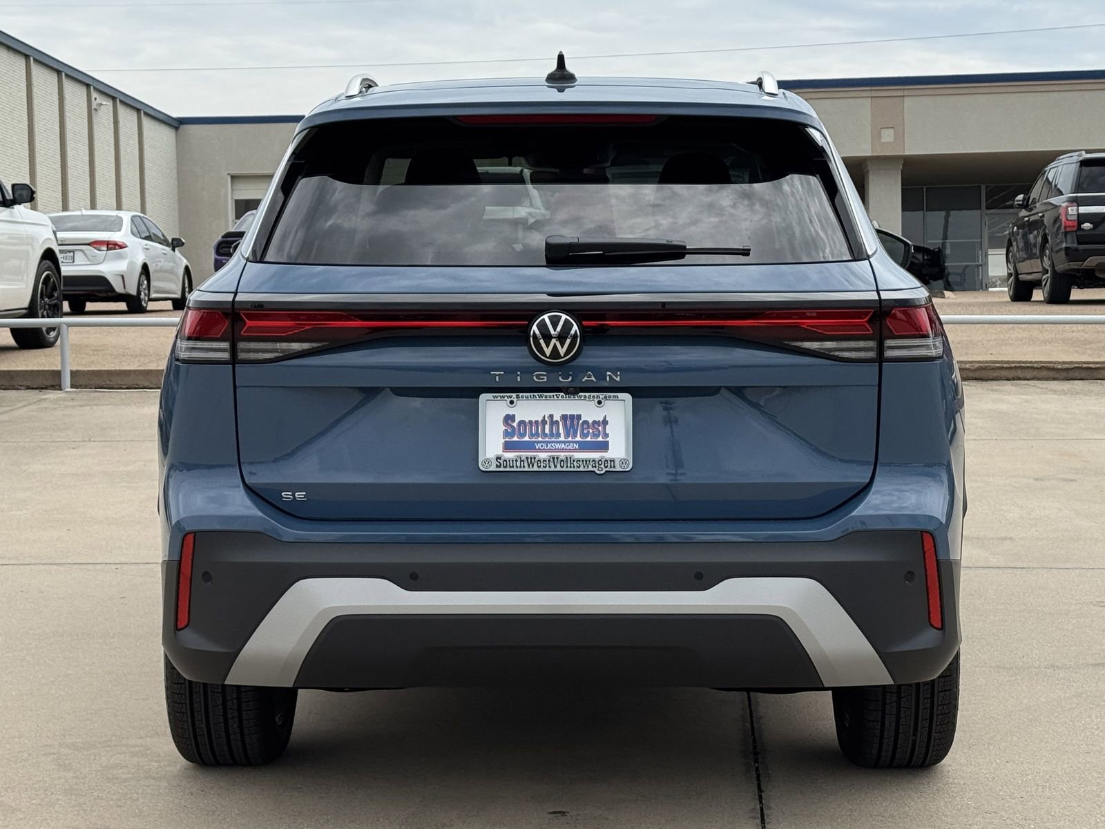 New 2026 Volkswagen Tiguan SE FWD image 6