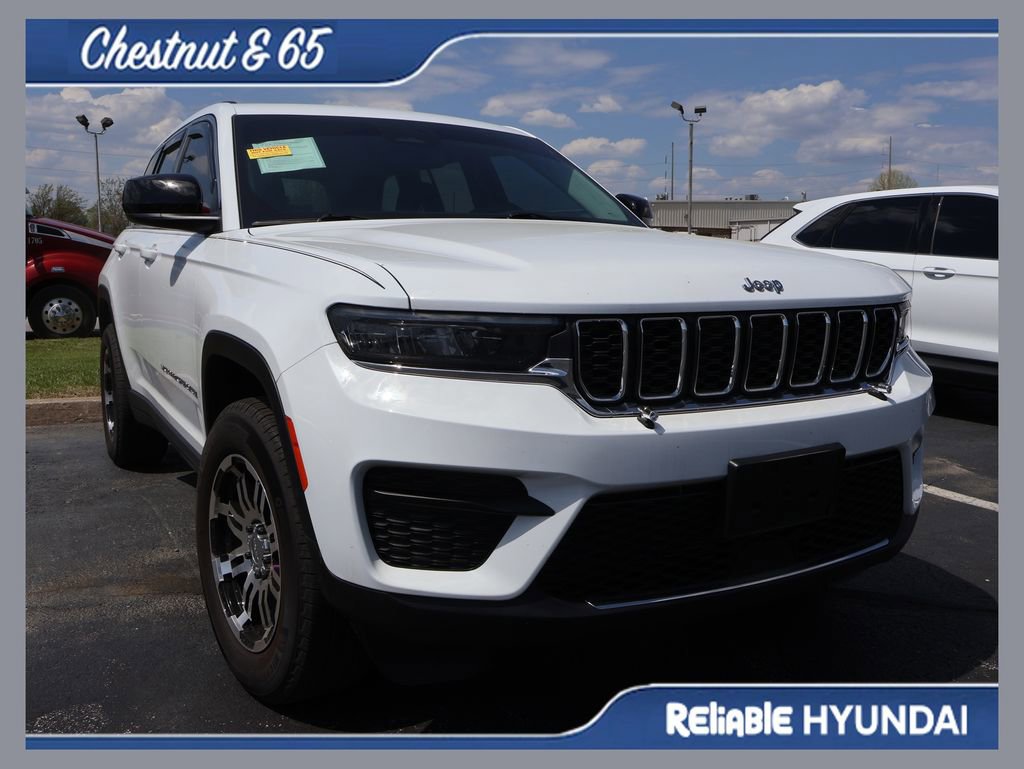 Used 2023 Jeep Grand Cherokee Laredo X image 1