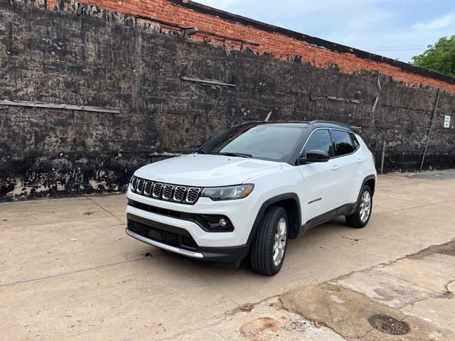 Used 2025 Jeep Compass Limited AWD/4WD image 1