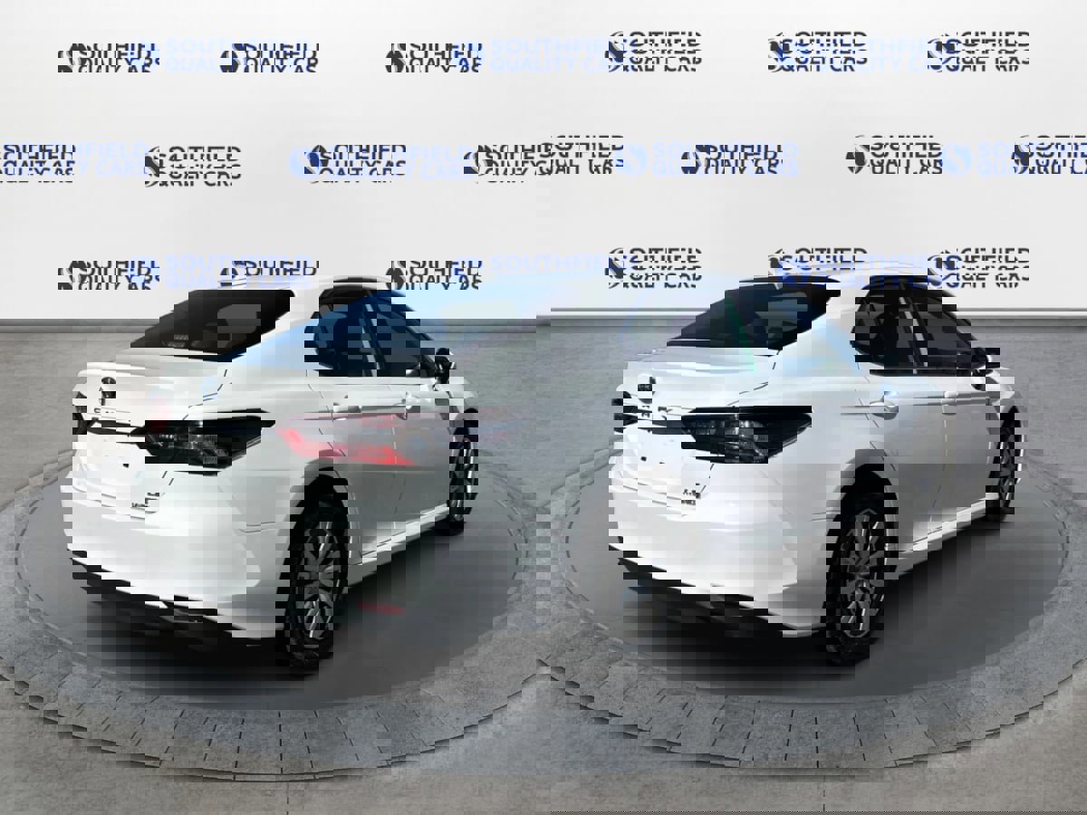 Used 2023 Toyota Camry LE image 7