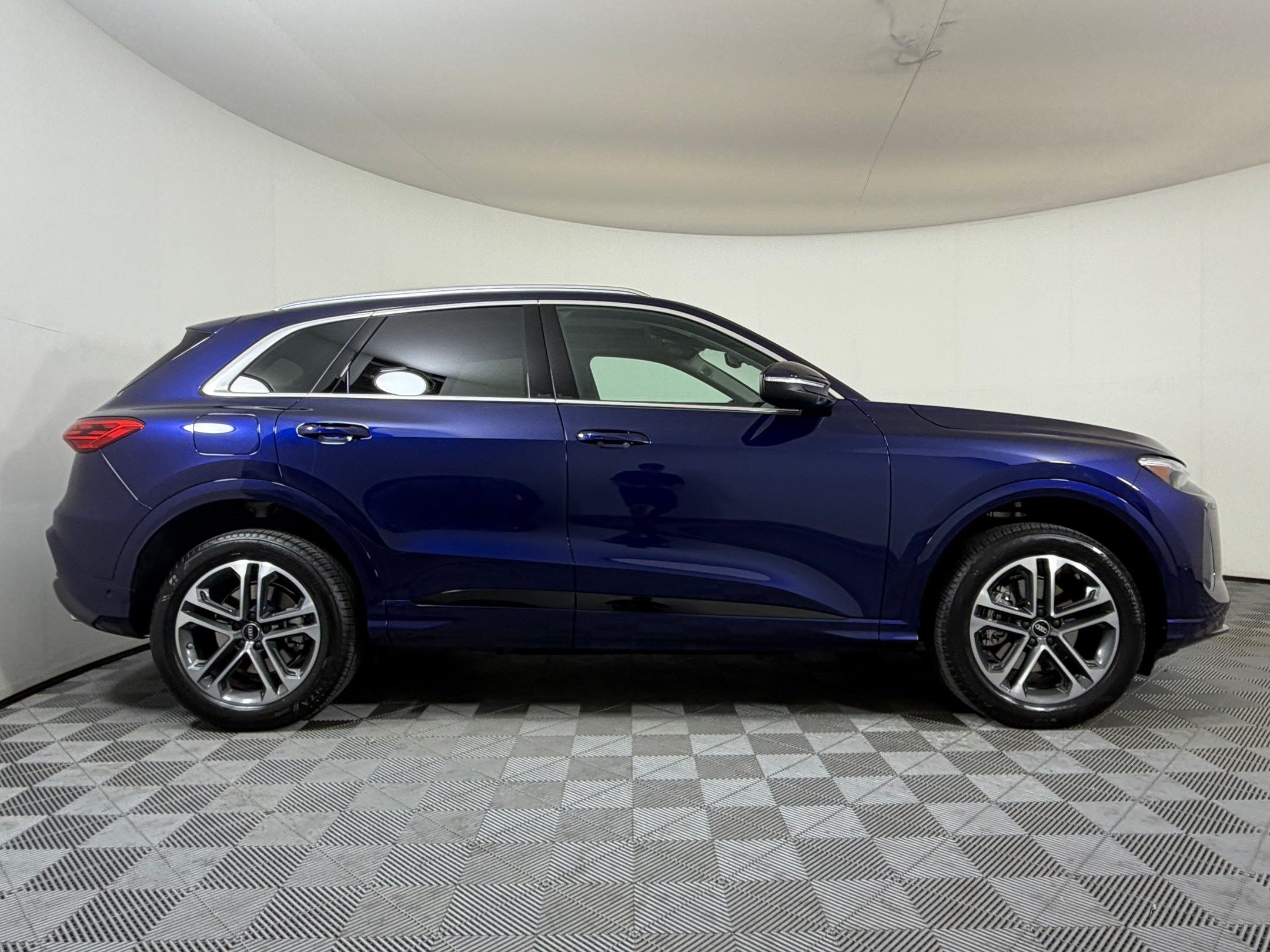 Certified 2025 Audi Q5 Premium AWD/4WD image 8