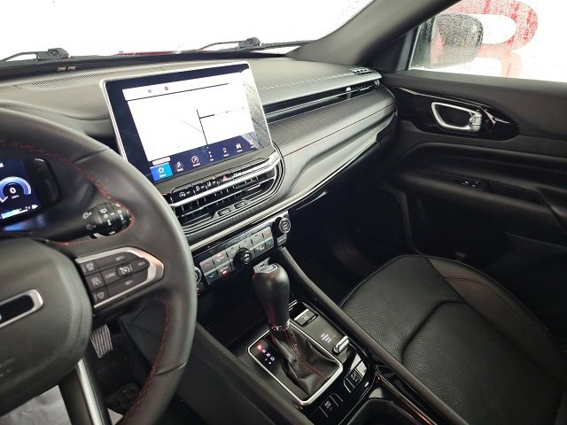 Certified 2025 Jeep Compass Trailhawk w/ Trailhawk Elite Group image 22