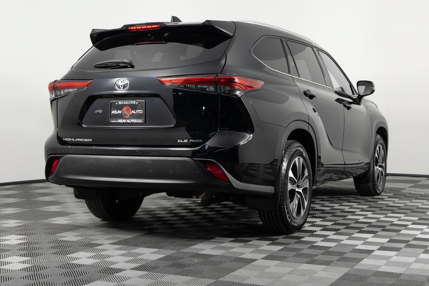 Used 2022 Toyota Highlander XLE AWD/4WD image 7