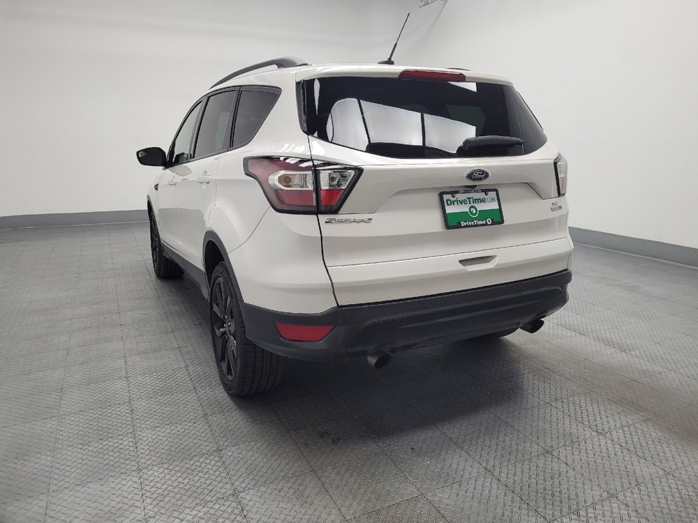 Used 2018 Ford Escape SE w/ SE Sport Appearance Package image 5