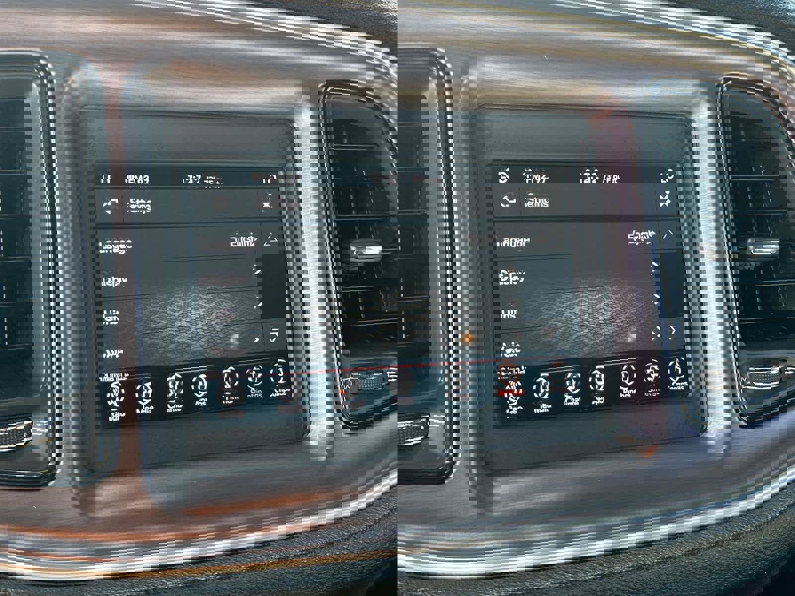 Used 2018 Dodge Challenger SXT image 30