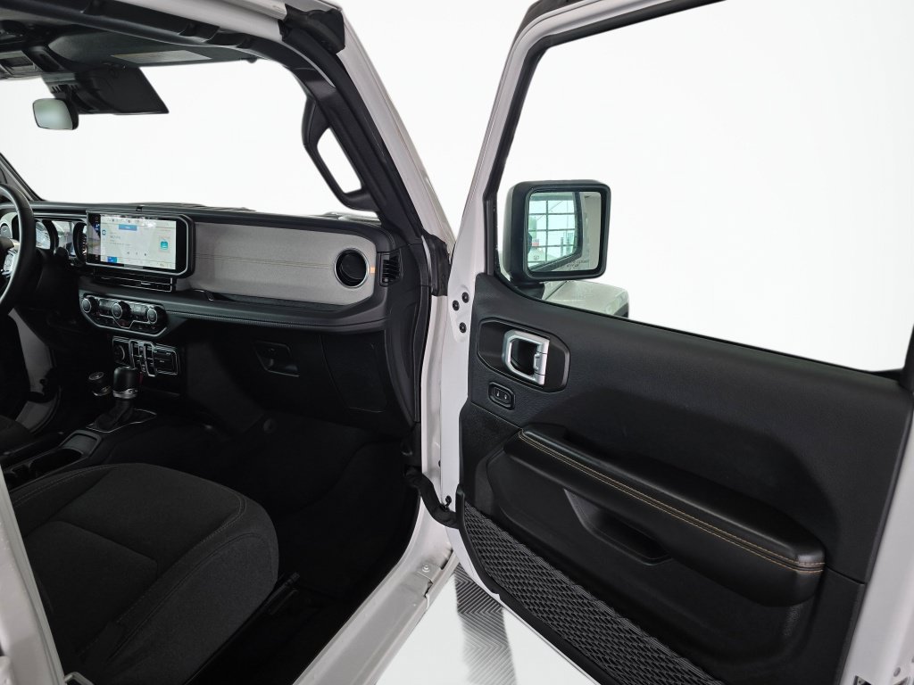 Used 2025 Jeep Wrangler Unlimited Sahara AWD/4WD image 39