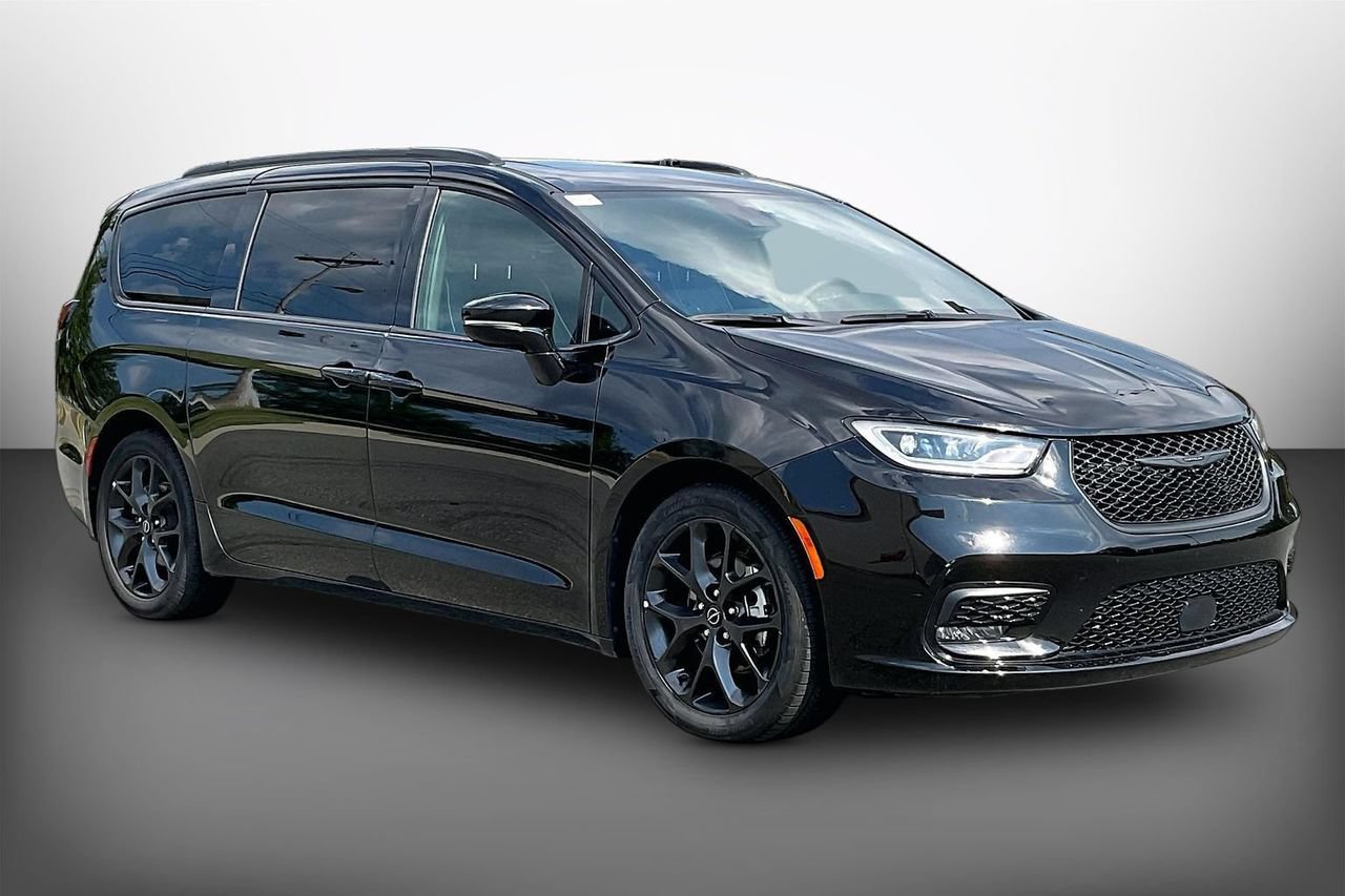 Used 2025 Chrysler Pacifica Limited FWD video 1