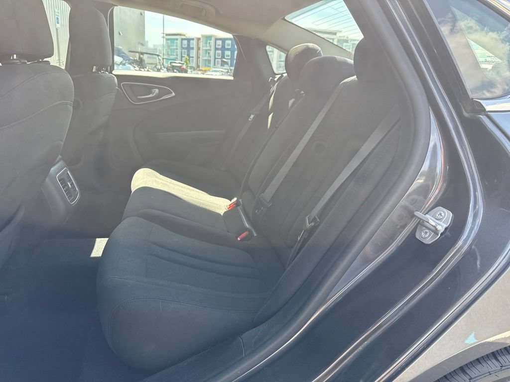 Used 2015 Chrysler 200 Limited w/ Convenience Group FWD image 5