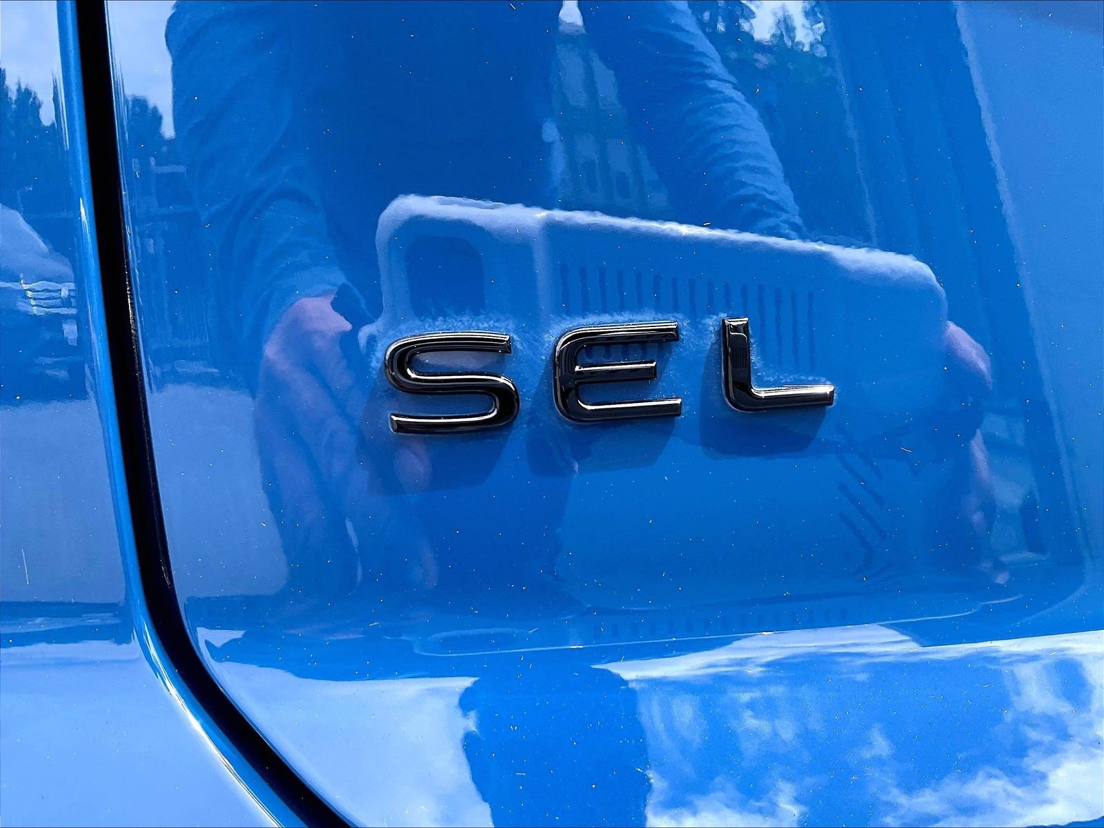 Certified 2025 Volkswagen Atlas Cross Sport SEL R-Line AWD/4WD image 31