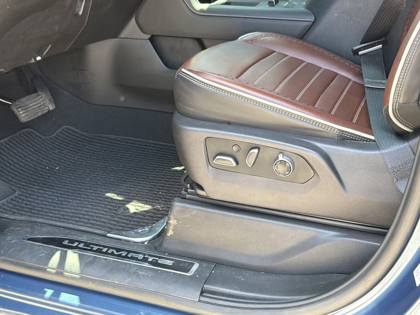 Certified 2025 GMC Sierra 2500 Denali Ultimate AWD/4WD image 15