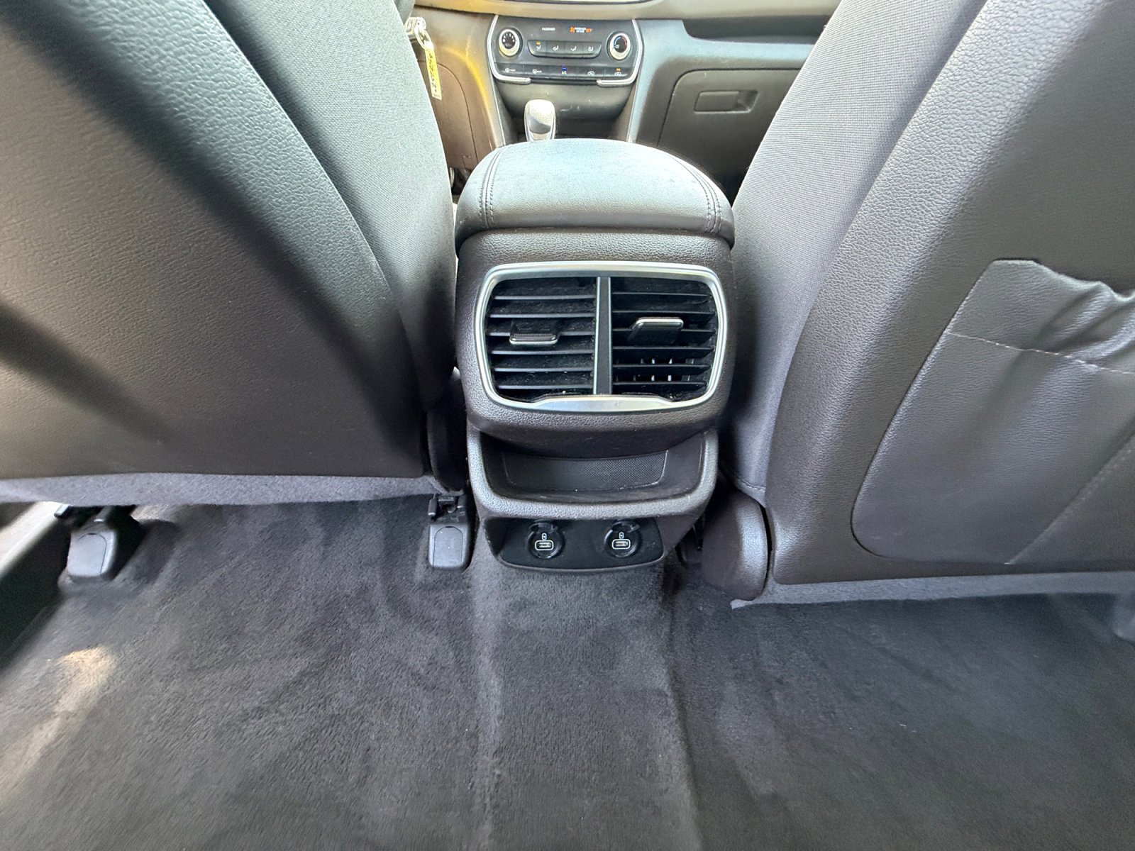 Used 2020 Hyundai Santa Fe SE AWD/4WD image 32