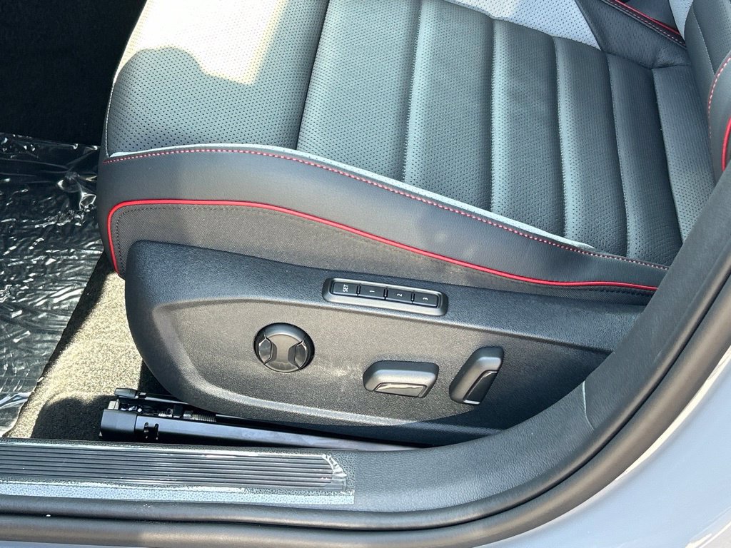 New 2026 Volkswagen GTI SE FWD image 16