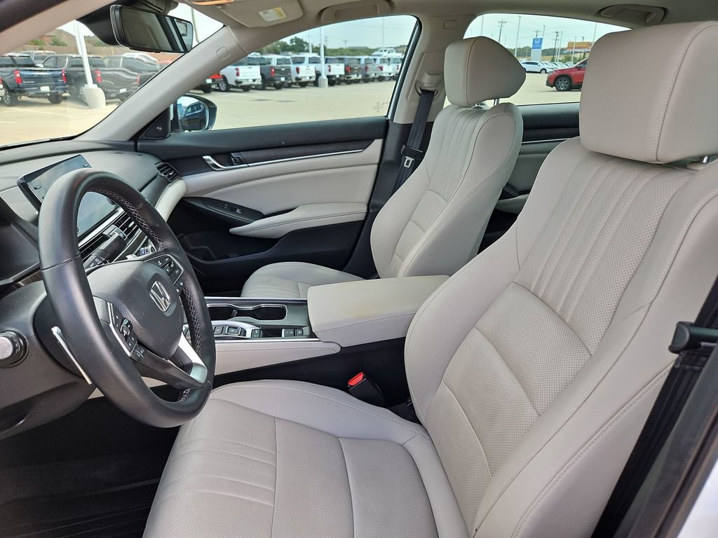 Used 2022 Honda Accord Touring image 9