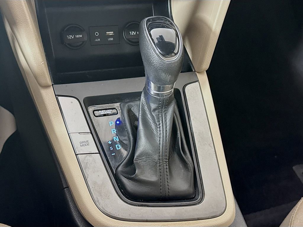 Used 2020 Hyundai Elantra SE w/ Winter Weather Package image 19