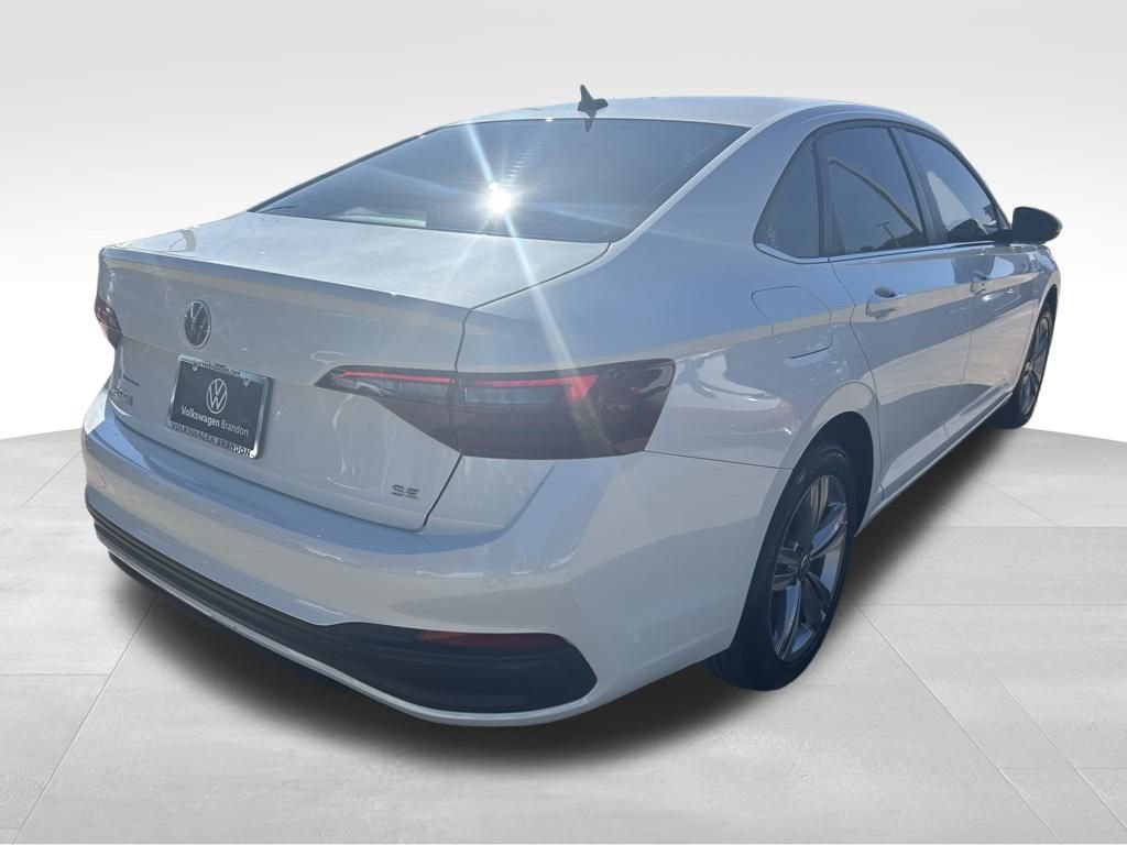 Used 2023 Volkswagen Jetta SE image 4