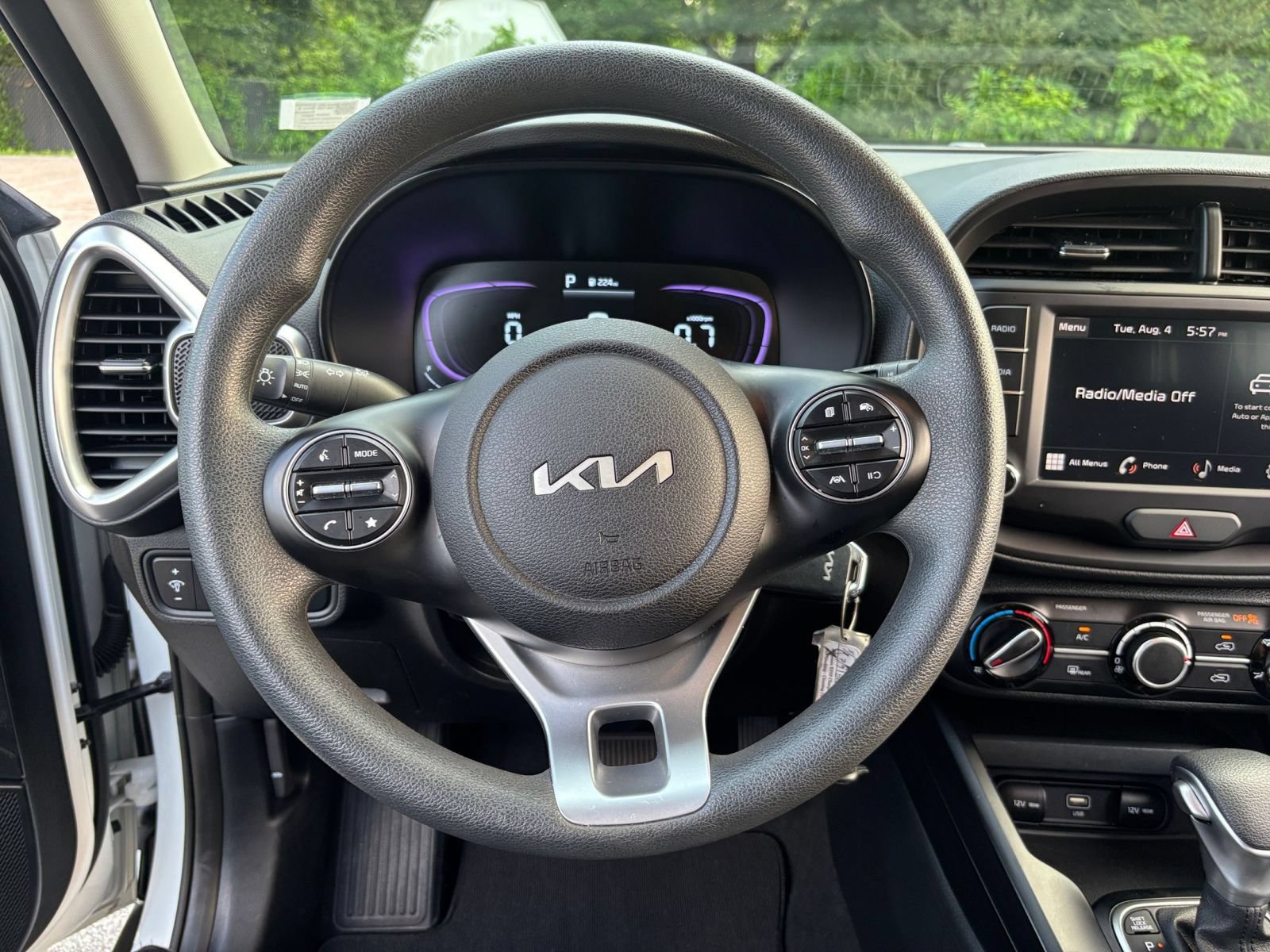 Used 2025 Kia Soul LX w/ LX Technology Package FWD image 31