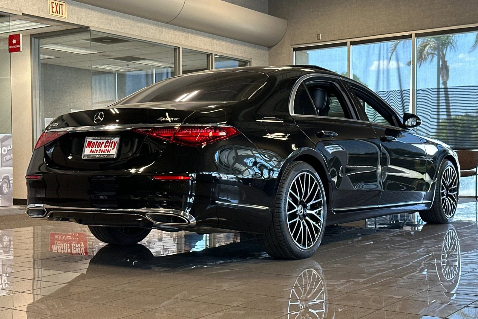 Used 2026 Mercedes-Benz S 500 4MATIC image 4