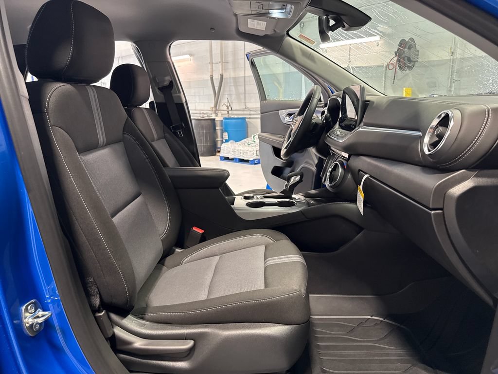 New 2026 Chevrolet Blazer LT w/ Convenience Package FWD image 31