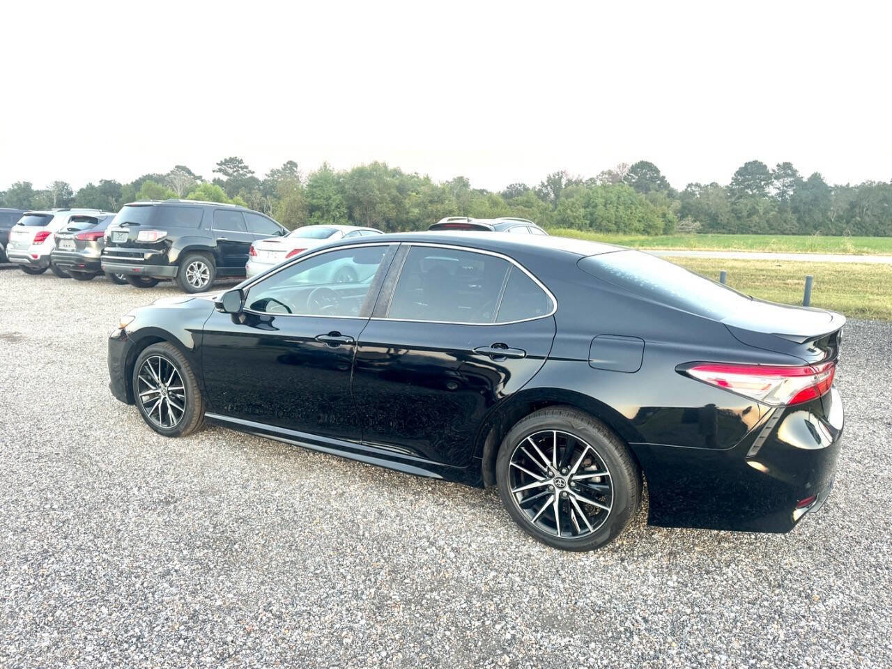 Used 2018 Toyota Camry SE image 10