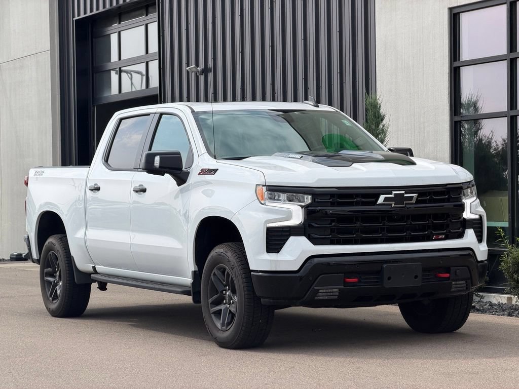Used 2024 Chevrolet Silverado 1500 LT Trail Boss w/ LT Trail Boss Premium Package AWD/4WD image 4