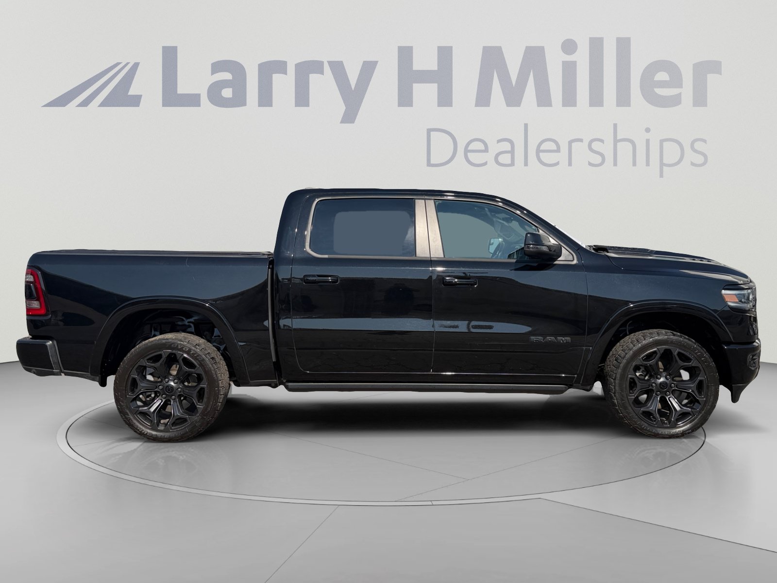 Used 2023 RAM 1500 Limited AWD/4WD image 6