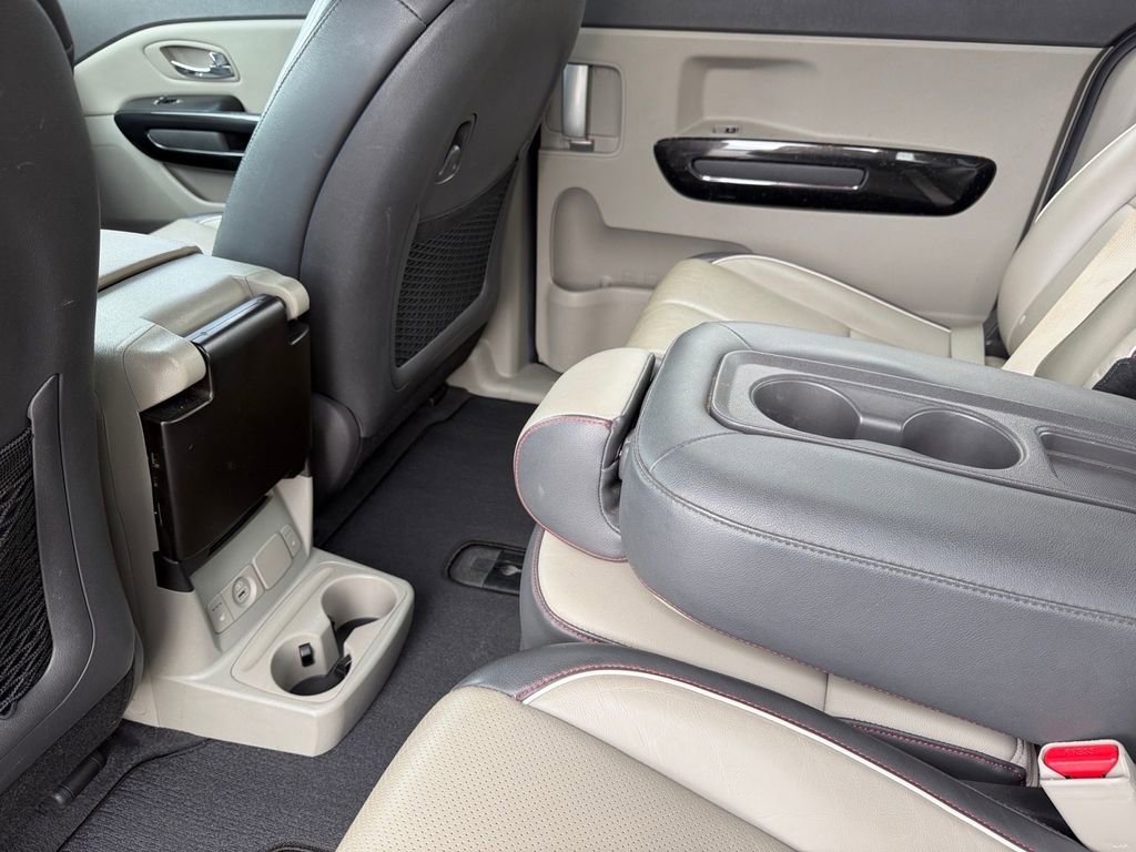 Used 2016 Kia Sedona EX image 16