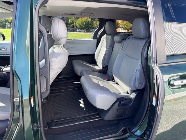 Used 2025 Toyota Sienna XLE FWD image 15