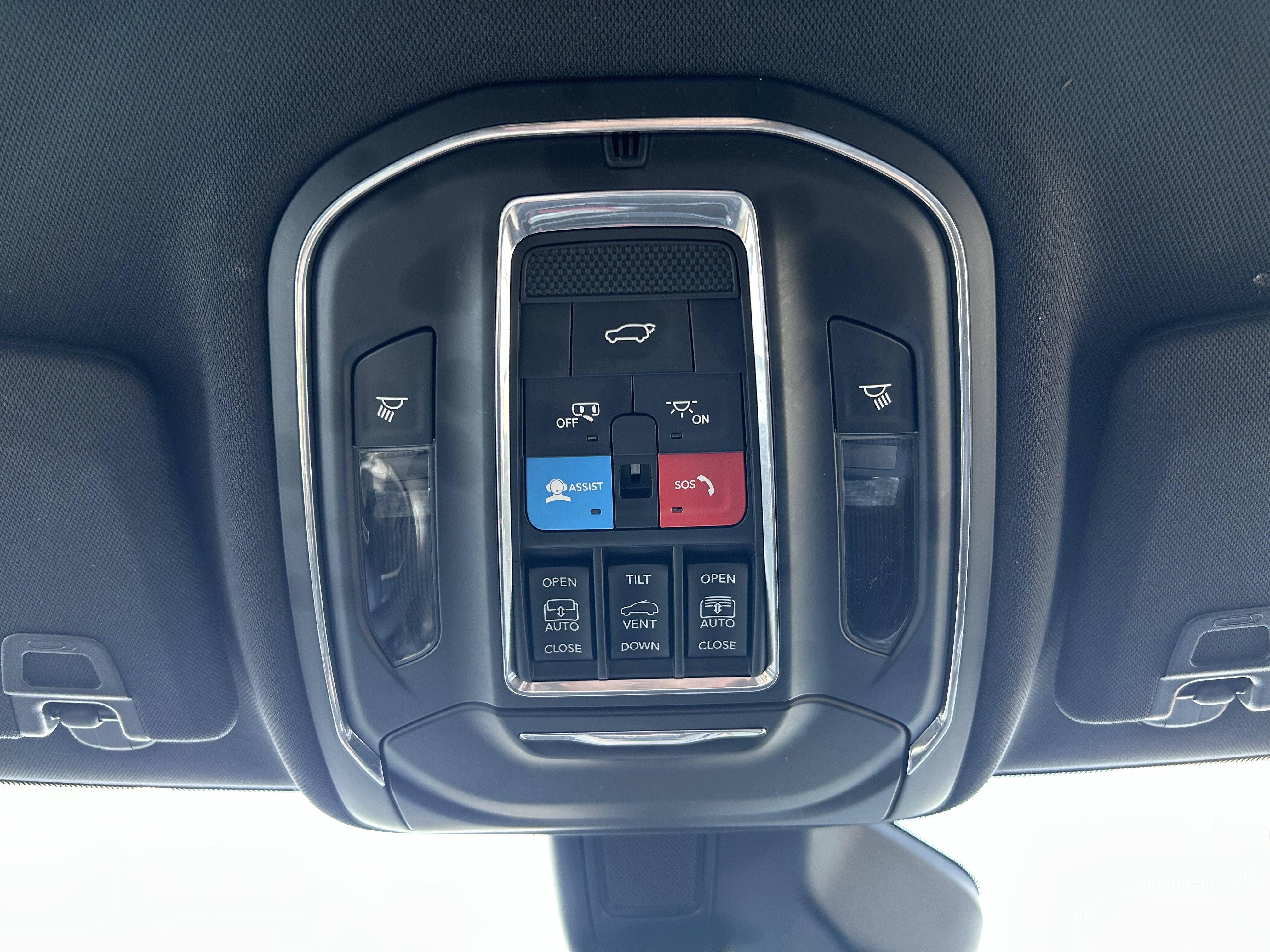 Used 2024 Jeep Grand Cherokee Limited AWD/4WD image 36
