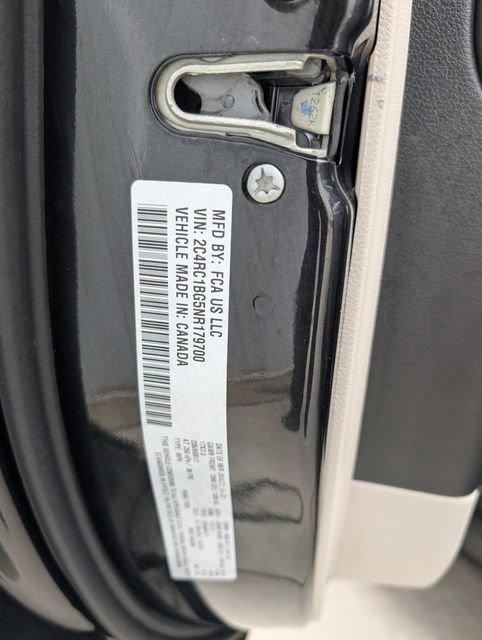 Used 2022 Chrysler Pacifica Touring-L image 35