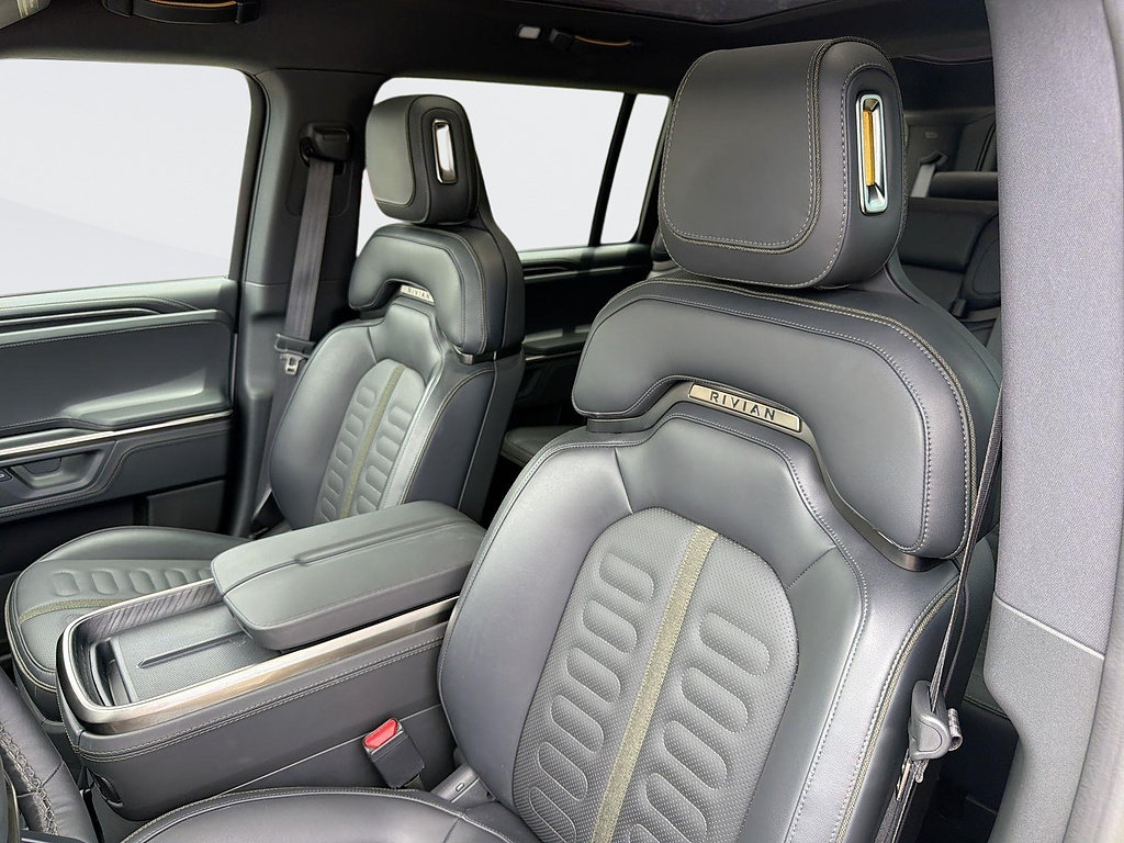 Used 2025 Rivian R1S Adventure AWD/4WD image 24