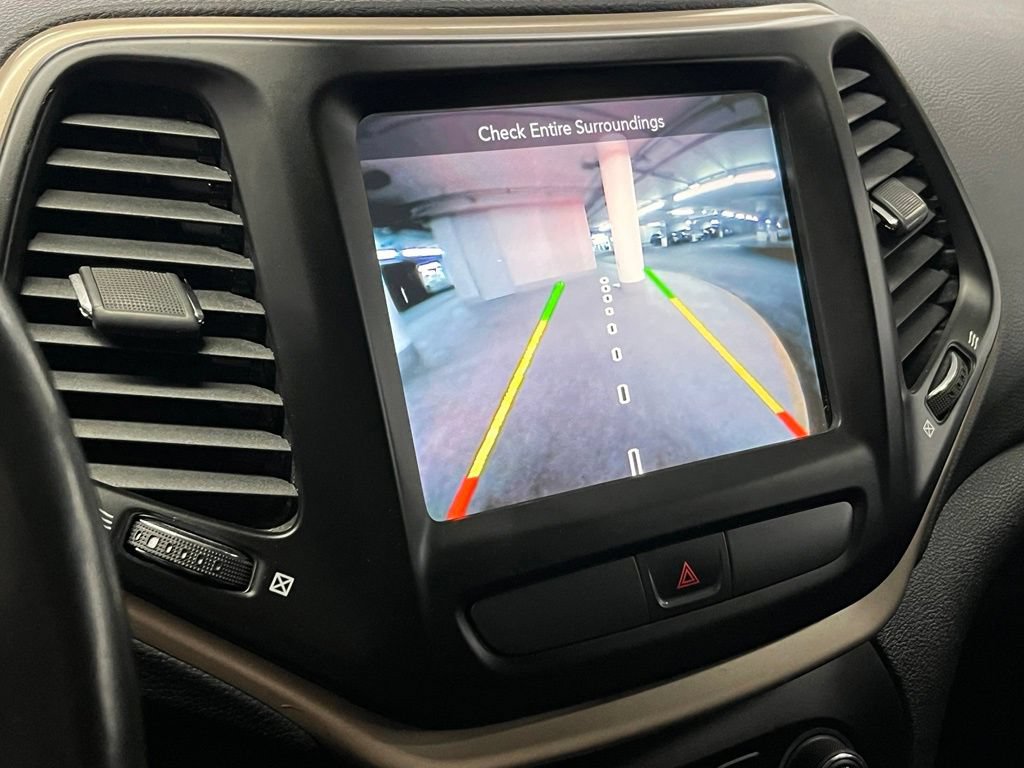 Used 2015 Jeep Cherokee Latitude w/ Comfort/Convenience Group AWD/4WD image 28