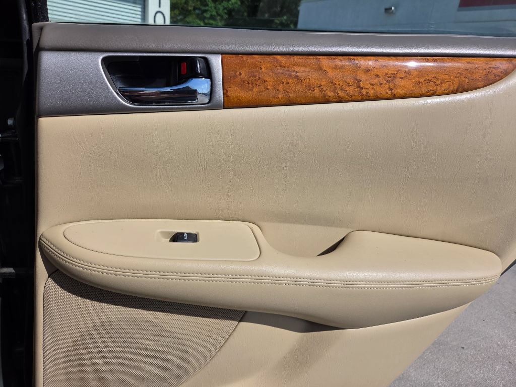 Used 2005 Lexus ES 330 FWD image 31