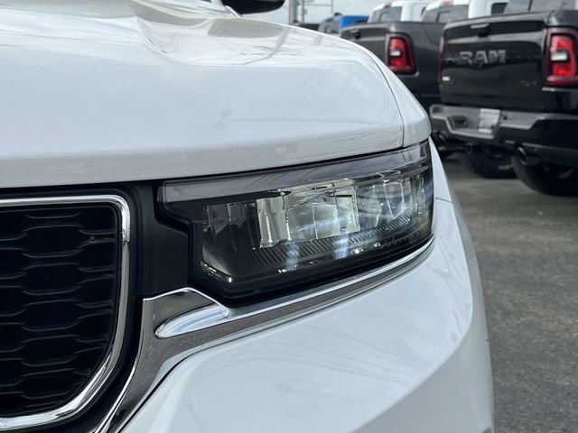 Used 2024 Jeep Grand Cherokee Laredo X AWD/4WD image 9